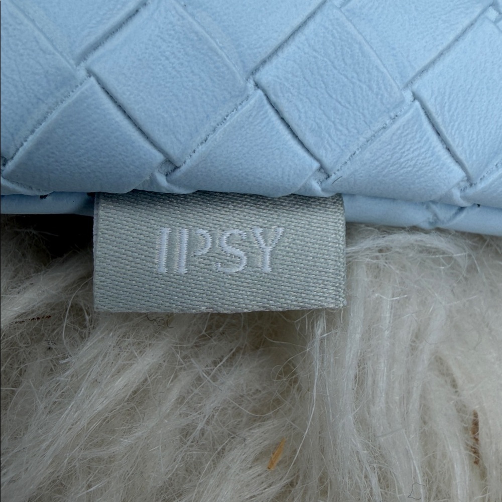 Ipsy  EUC powder, blue card holder keychain - Picture 3 of 5